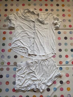 Cozy Earth Women's White Short-Sleeve Pajama Set bamboo- Soft Sleep Top & Shorts